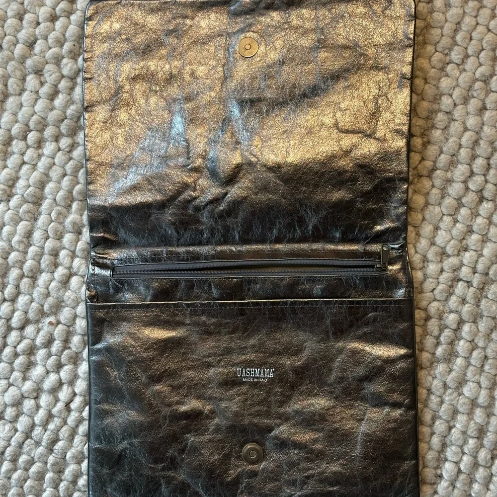 Uashamama Metallic Olive Clutch - Picture 4 of 6